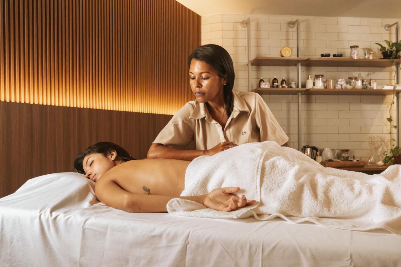 João Pessoa Ba'Ra Hotel מראה חיצוני תמונה A massage therapist treating a patient